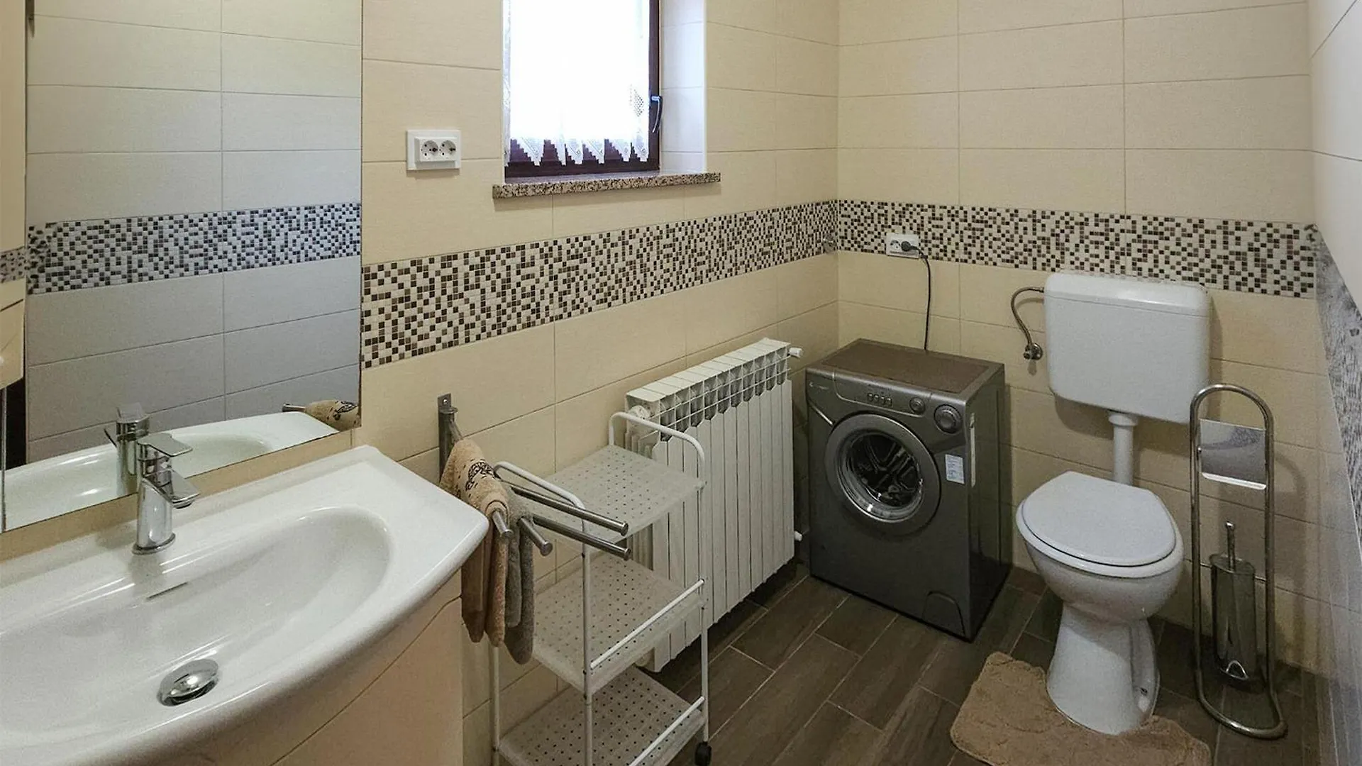 Beautiful Apartment In Porec With Wifi